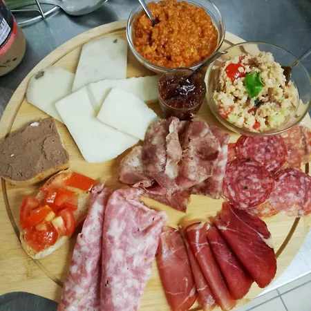 Tana Del Cinghiale Tirli