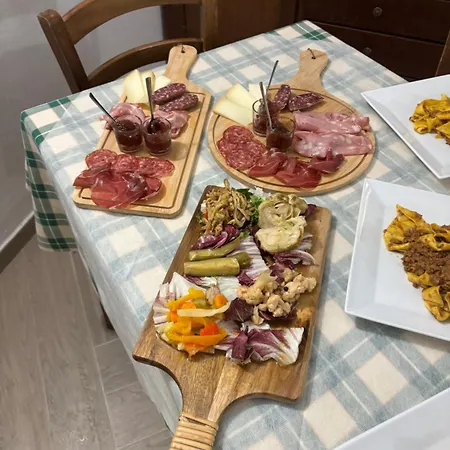 Tana Del Cinghiale Hotel Tirli